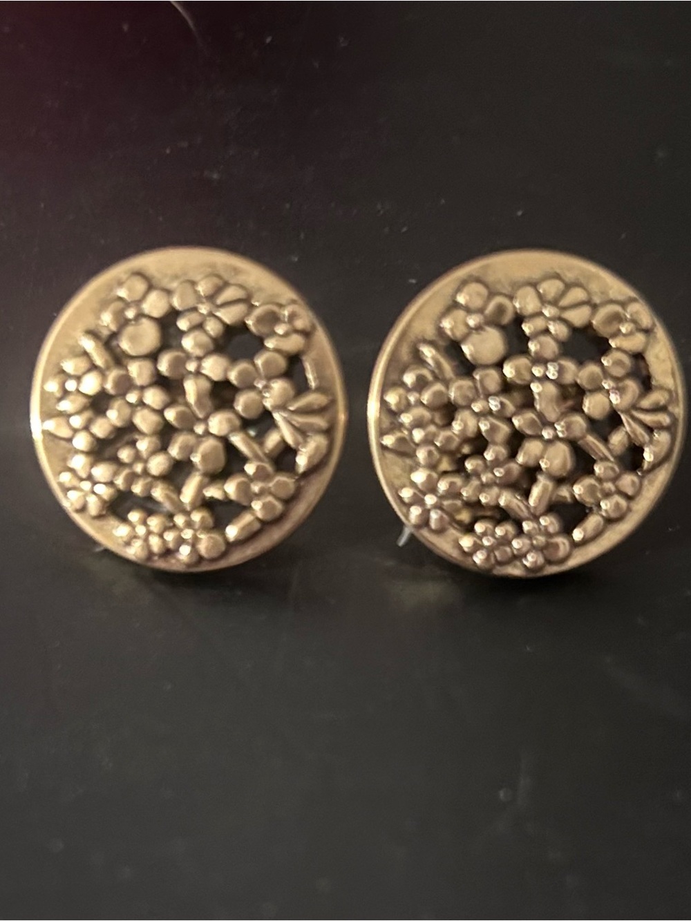 Vtg Gold Tone Floral Openwork Round Clip On Earrings Unmarked 1” Retro